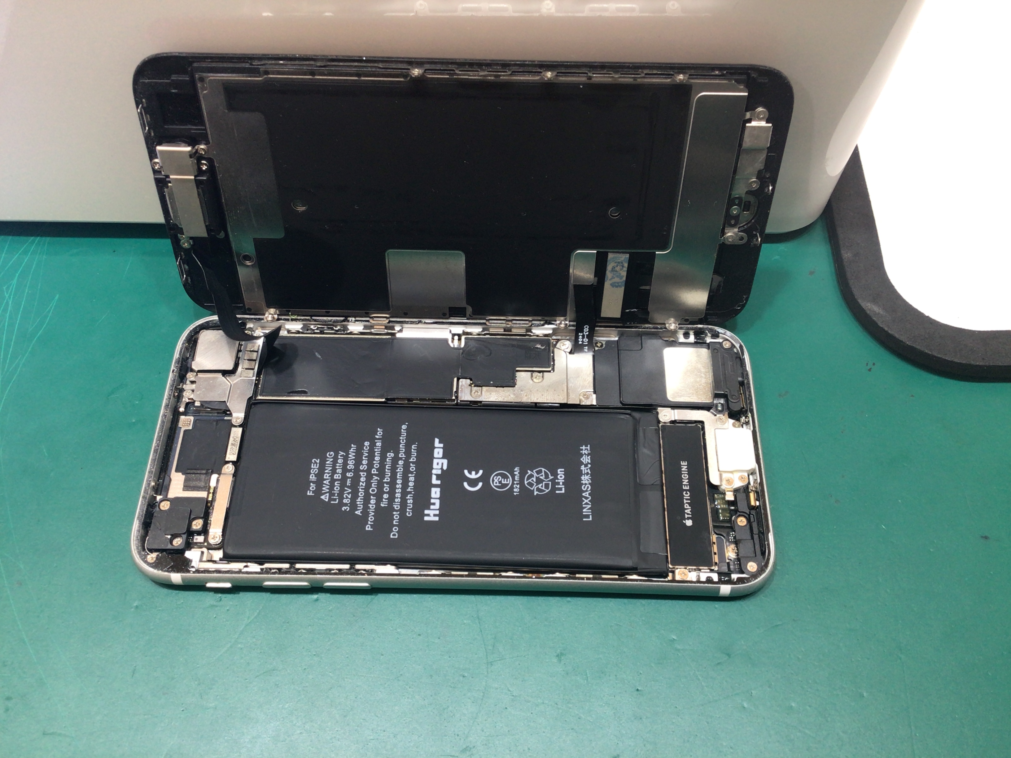 iPhoneSE2のバッテリー交換は、データそのまま・即日修理のスマホ修理工房イーアス高尾店へ！